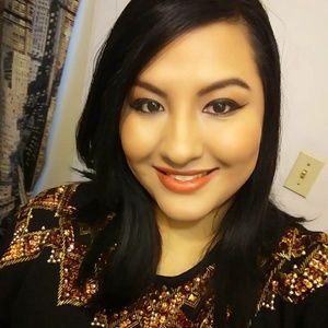 Meet your Posher, Almita